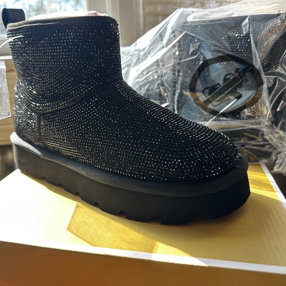 SALE..SALE...BRAND NEW MICHAEL KORS "WINNIE BOOTIE". BLACK - SIZE 7M - Picture 1 of 5